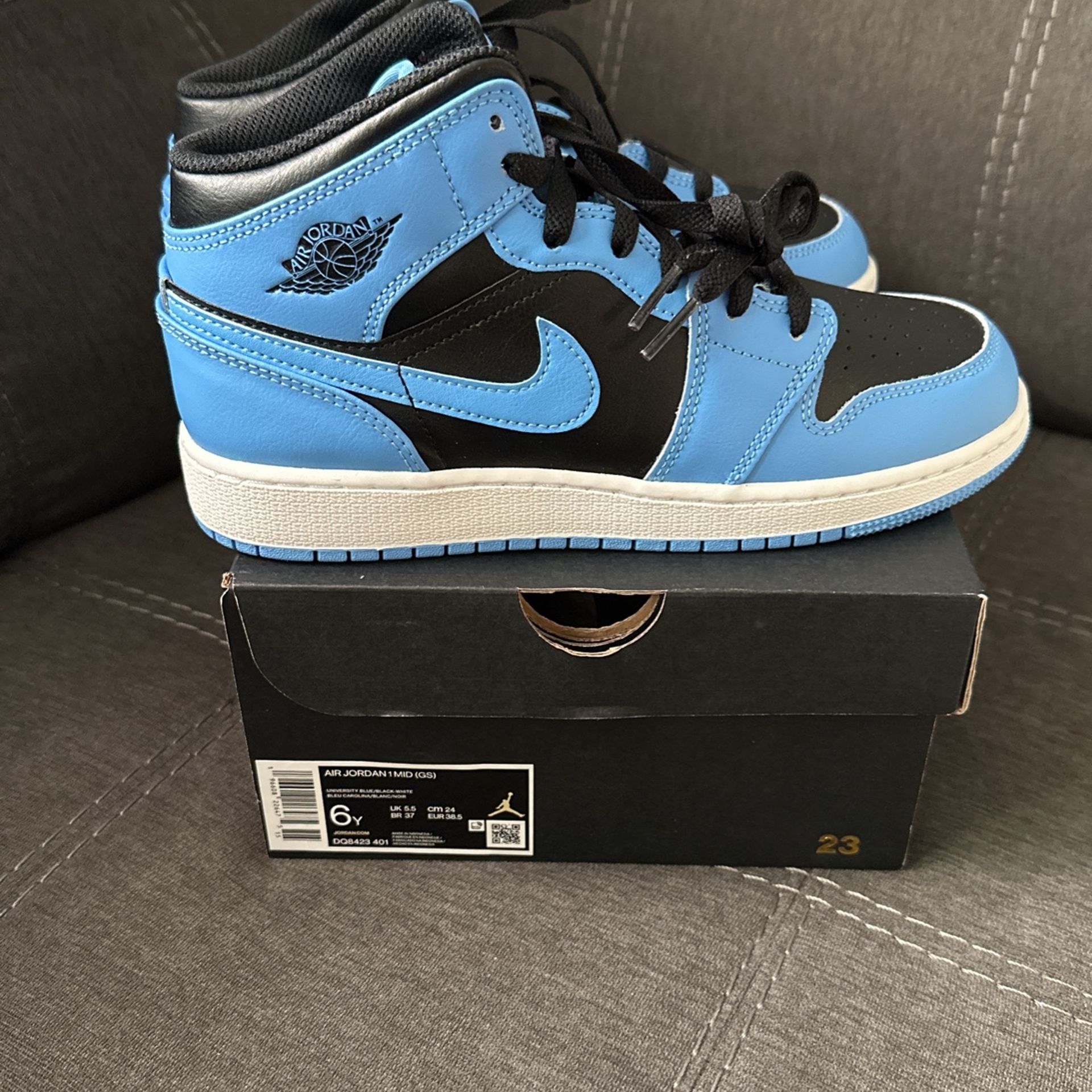 Air Jordan 1 Mid (GS) Sz 6