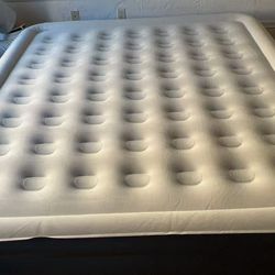 Ophanie Cal King Air Mattress, 18-Inch Elevated Inflatable Bed with Built-in Pump,