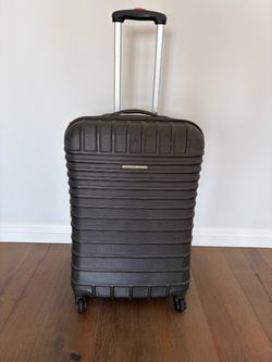 International Traveller 26” Hardshell Spinner Suitcase