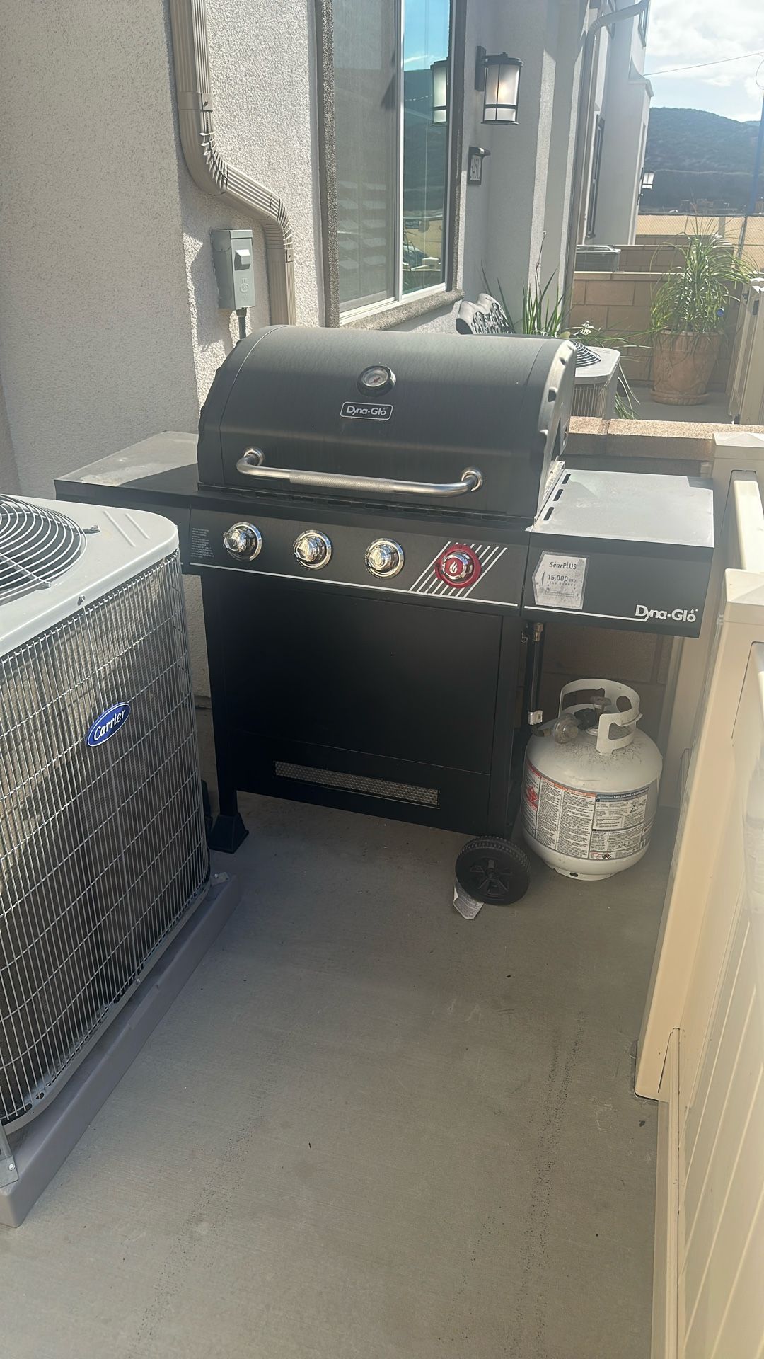 Dyna-Glo 4-Burner BBQ Grill w/ Cover And Propane