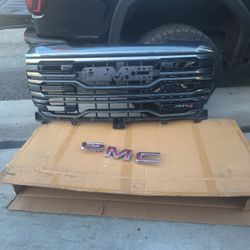 ORIGINAL STOCK  CHROME FRONT  GRILL OFF OF A 2022 GMC SIERRA 1500 AT4 WITH GMC BADGE