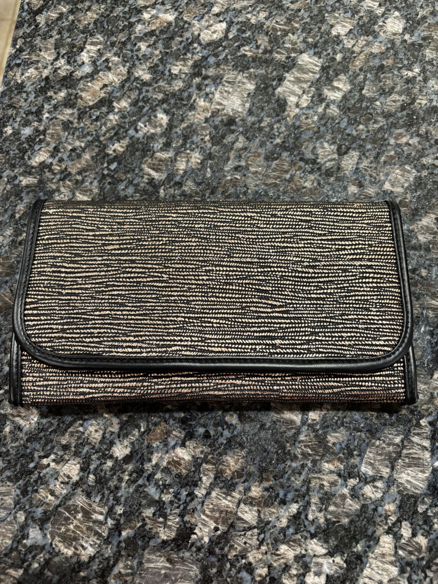 NEW HUDSON + BLEECKER 6 PIECE MAKEUP BRUSH SET IN TRAVEL CASE $15!!