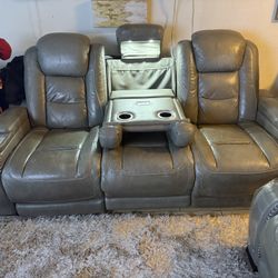 7-Seat Gray Sectional Couch – Great Condition