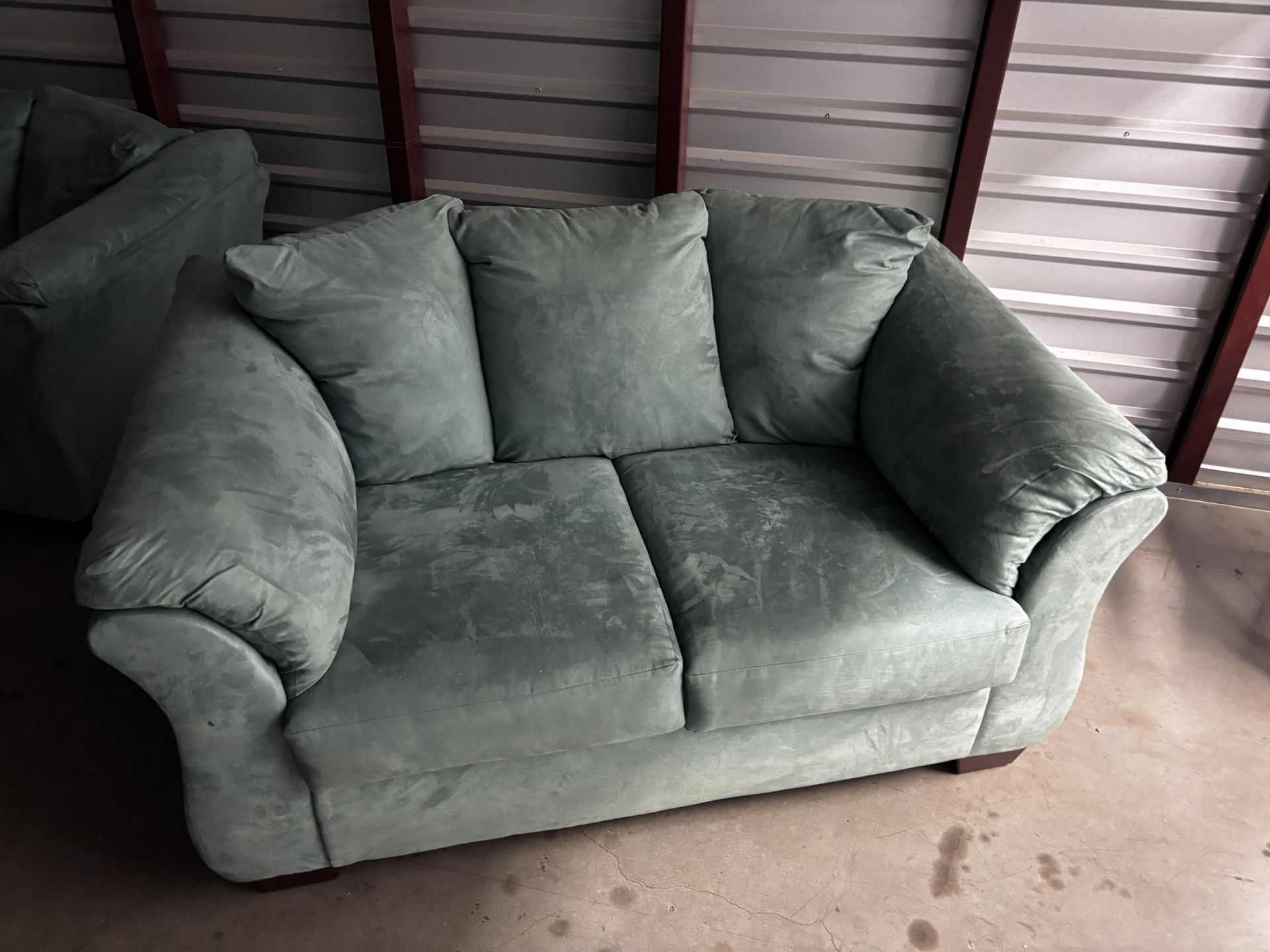 Matching Couch And LoveSeat Free delivery 🚚