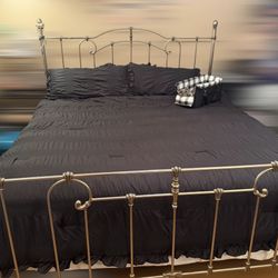 King Bed: Frame, Headboard, Footboard, Mattress, Box springs