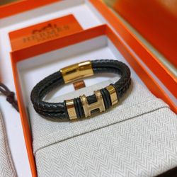 A bracelet of the same style for men and women