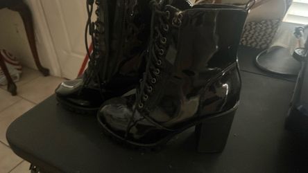 Boots size 6