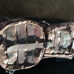 Military Style Hiking Backpack 🎒 Lots Of Cool Pockets Excellent 👍 Condition 