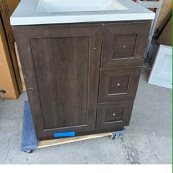 New 24 In Vanity In Good Condition 