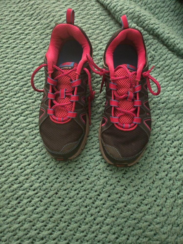 Size 8.5 - Nike Air Alvord 10 Grey Fireberry W