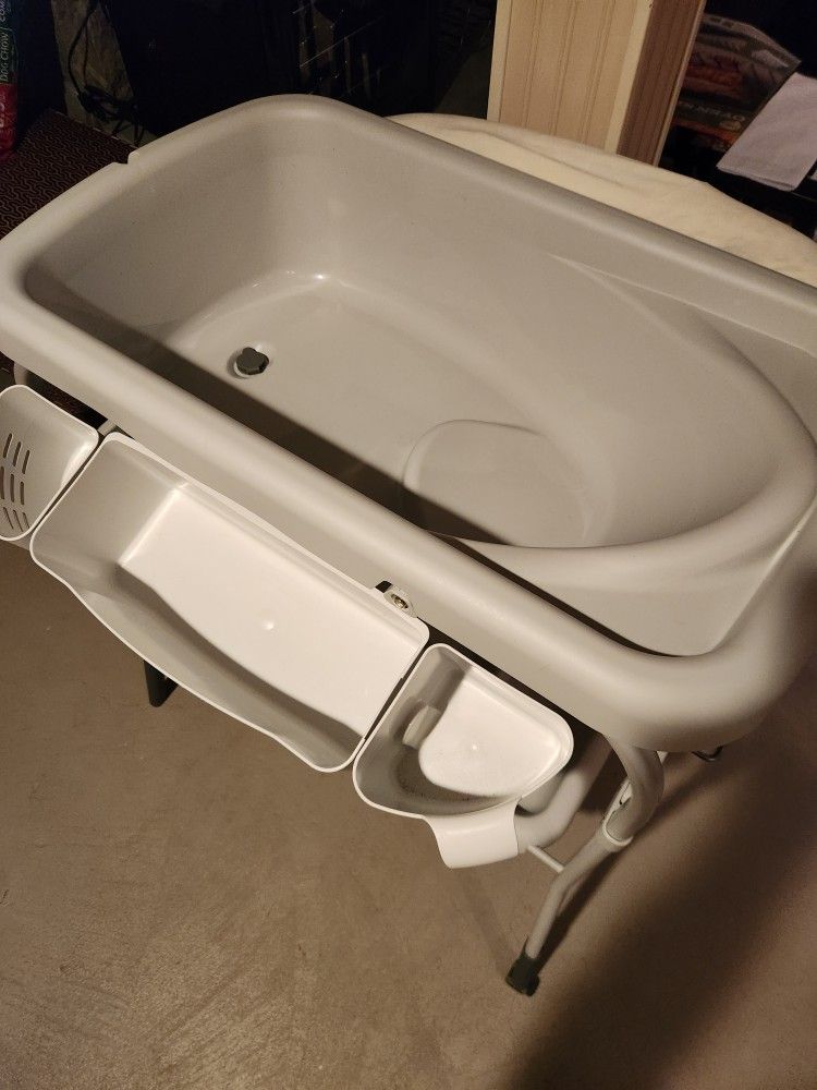 Baby Tub/Changing Table Duo 