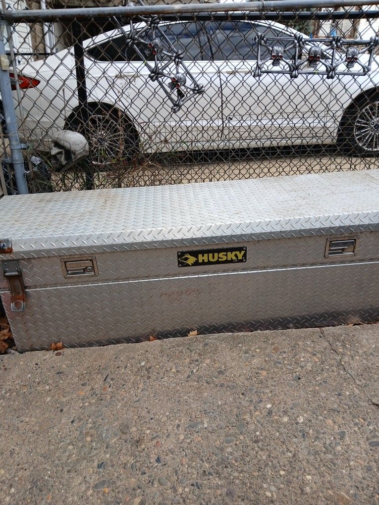 HUSKY DIAMOND PLATE TOOL BOX.