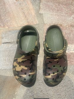 CROCS classic army camoflauge sz 9M