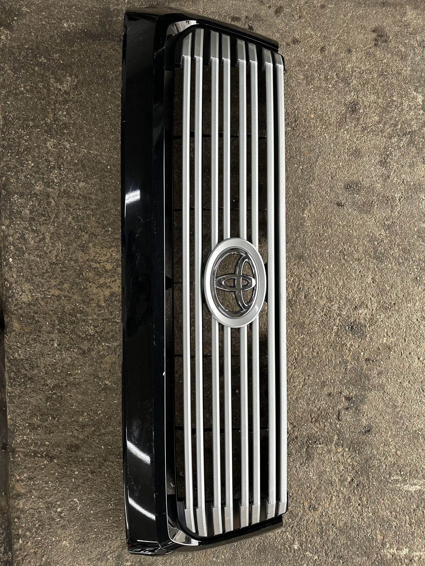 Toyota Tundra Grill