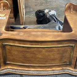 Amaretto Paradisio Desk 