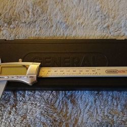 GENERAL Fractional-Display Digital Caliper 