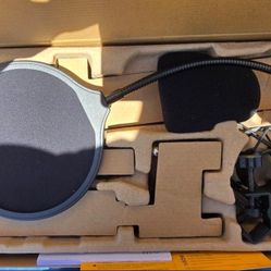Maono Podcasting Microphone Kit Brand New