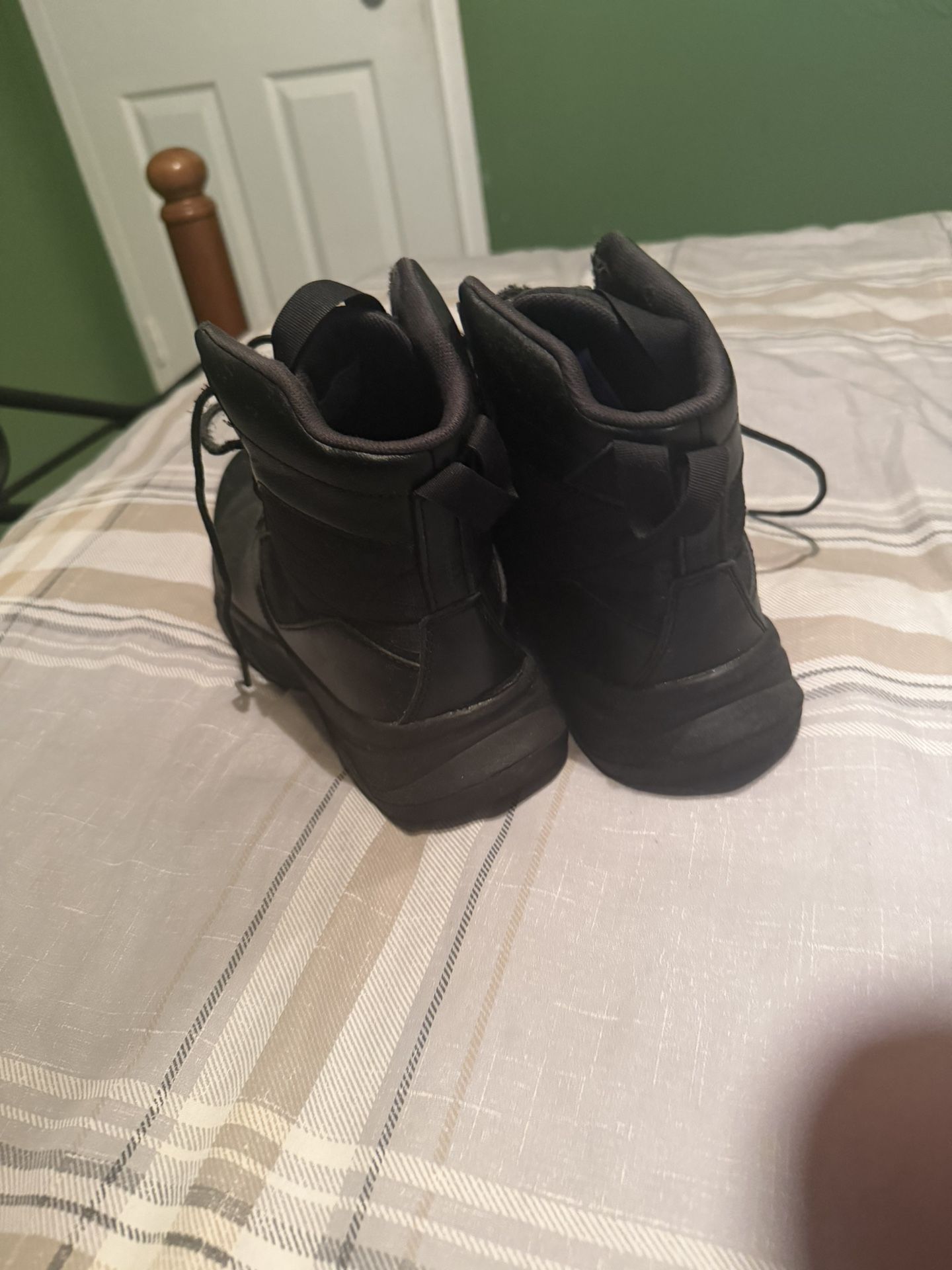 Under Armor Boots Size 9
