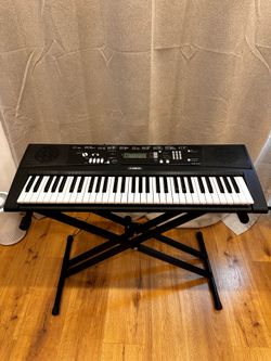 YAMAHA EZ-220 electric piano (stand included)