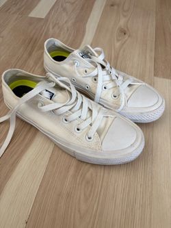 White Converse Chuck Taylor W6