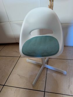Kid's desk chair
