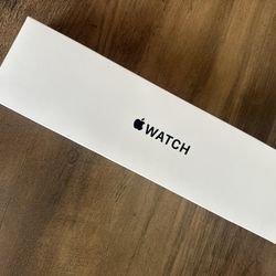 2nd Generation SE PERFECT CONDITION APPLE WATCH 