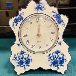 Vintage Cracker Barrel Blue & White Floral Quartz Mantle Clock 