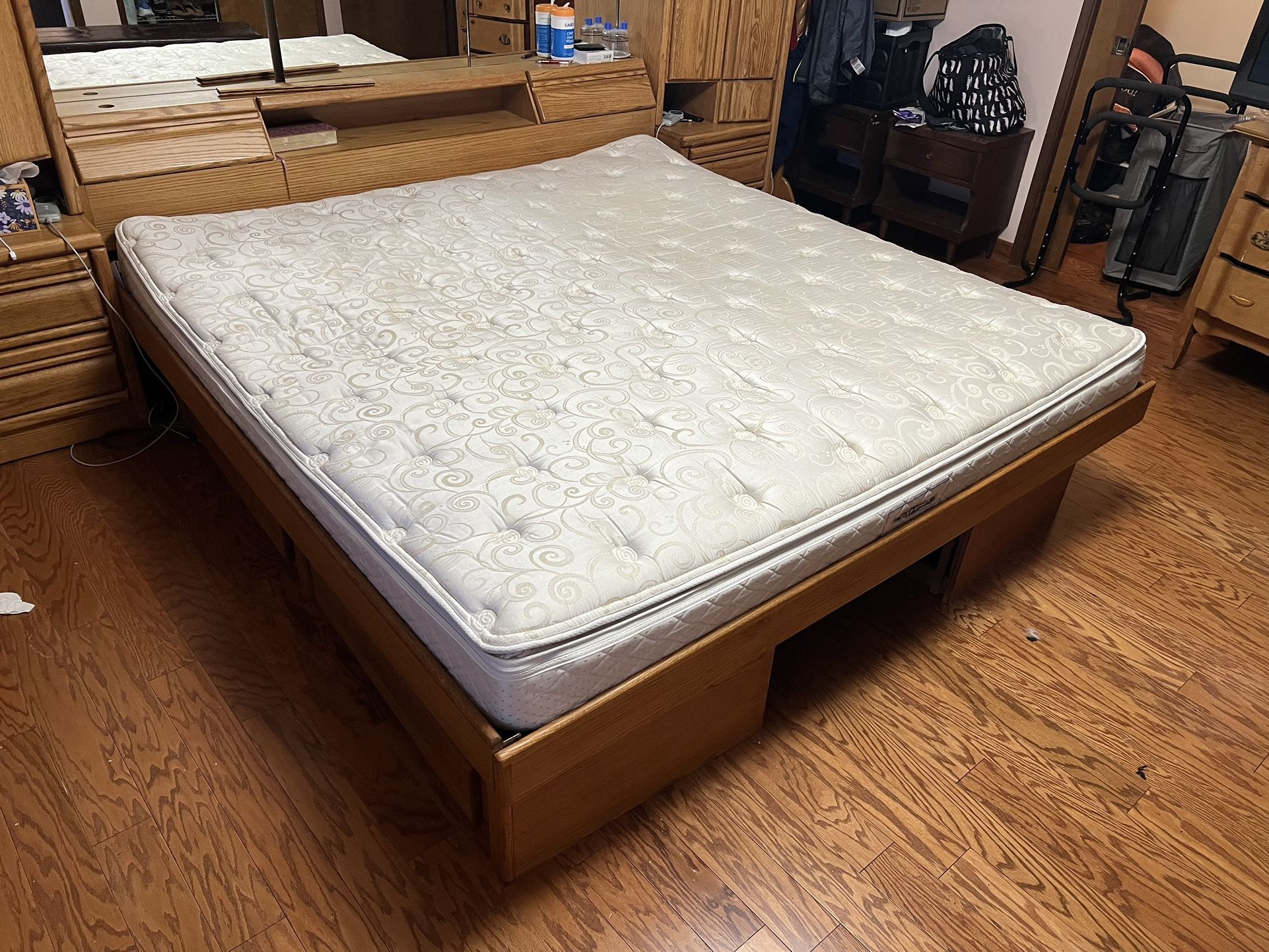 Blackhawk Furniture King Sized Bed Deck Set.