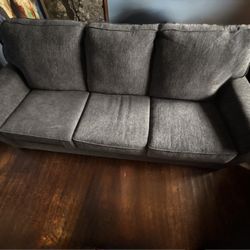 3 seater sofa barely used