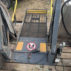 RICON HYDRAULIC WHEELCHAIR LIFT
