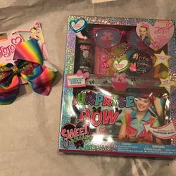 Jojo Siwa Deluxe Celebration Kit & Rainbow Hair Bow -NEW