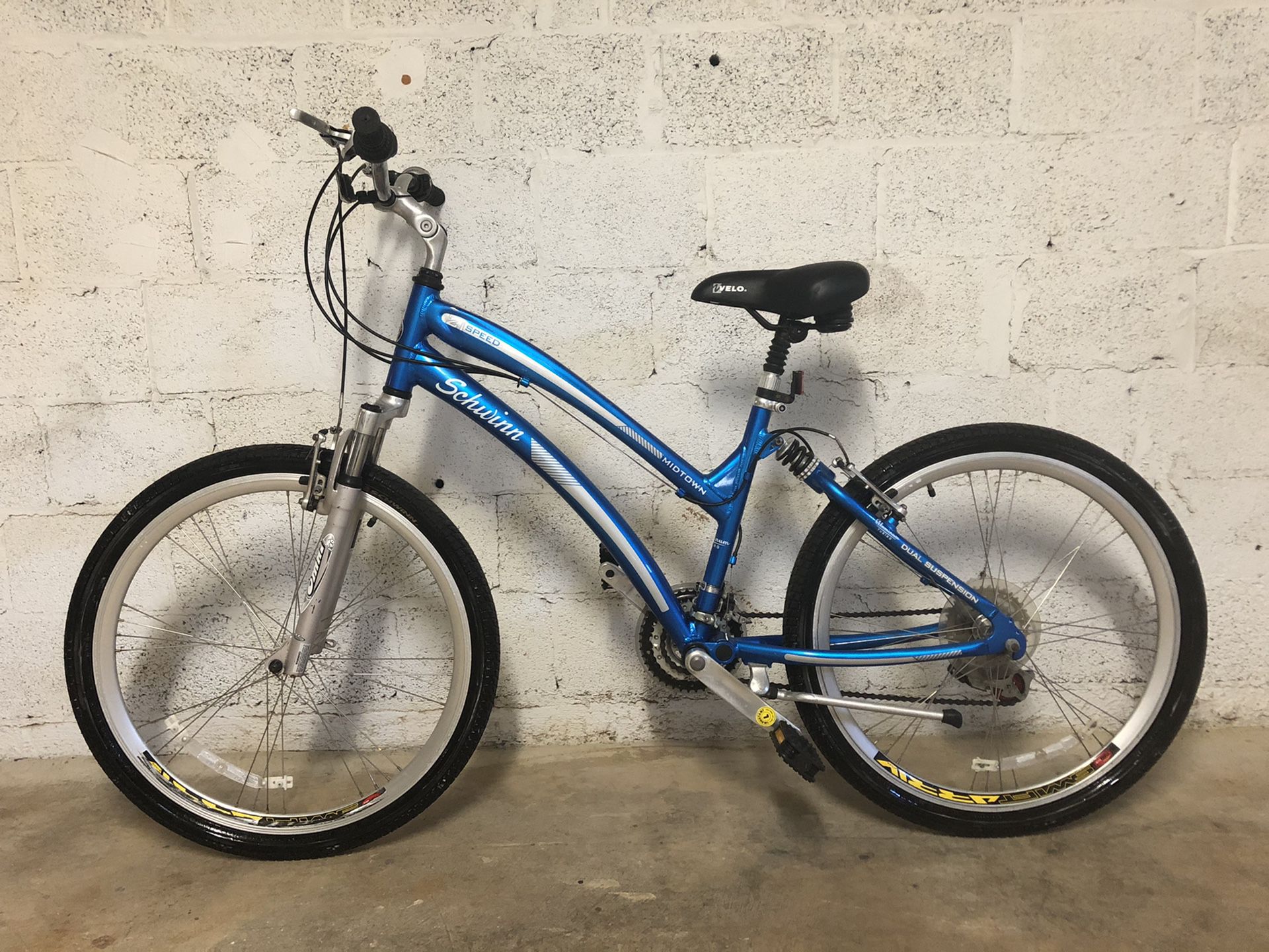 Women’s Blue Schwinn Midtown Hybrid Bicycle / Bike