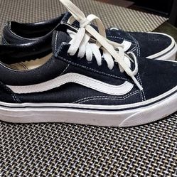 VANS SIZE 6