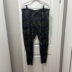 Barely Worn Camo Joggers W/ Pockets - XL