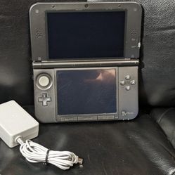 Black Nintendo 3DS With Charger Working.