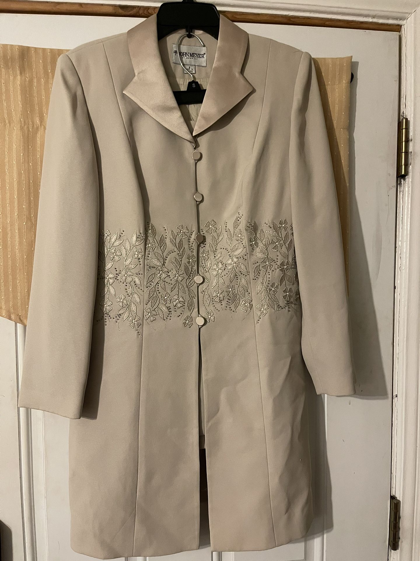 Ladies 2-piece Skirt Suit - Size 8 - taupe