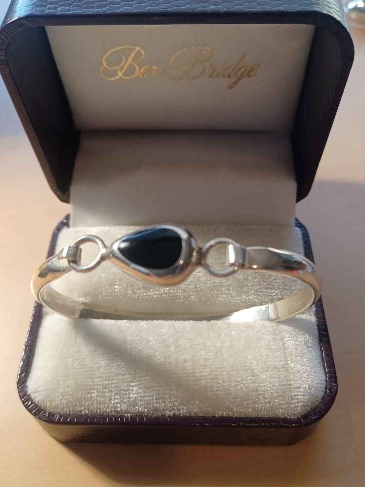 Black Onyx Teardrop Mexico Sterling Silver Lock Bracelet Excellent Condition!