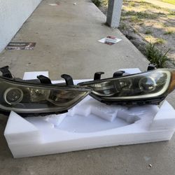 2017 Hyundai Elantra Headlight – OEM