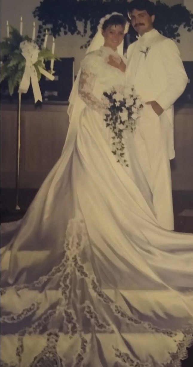 Size 16 (Runs Small) Bridal Traditions Wedding Dress