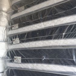 ✨️Mattress✨️
🔹️Pillow top
🔹️All sizes available
🔸️12" inches tall
🟢Queen $199
🔵Full $180
🟣Twin $150
🟡King $330
🟠Cal King $330
🔴Same day deliv