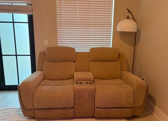Reclining Loveseat with Center Console