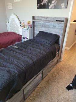 2 Twin Beds With Mattresses 