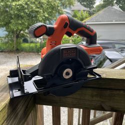 BLACK & DECKER 20V Cordless Circular Saw