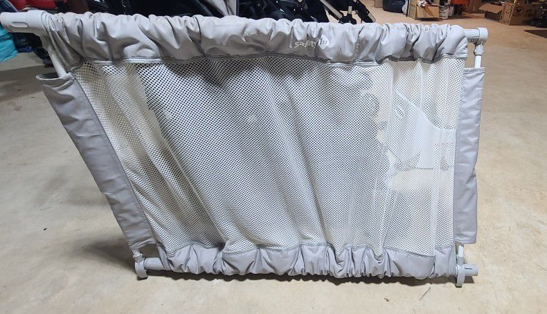 Safety 1st Fabric Mesh Baby & Pet Gate