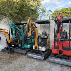 2025 Mini Excavator Qk16R ,1.6 Ton