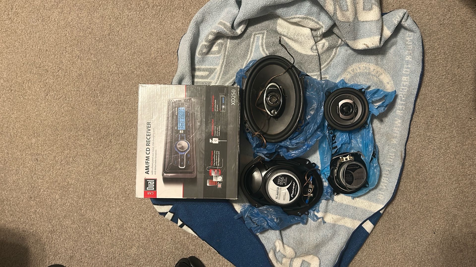 Pioneer Speakers And Am/Fm CD Receiver