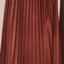 2 Gorgeous Women Skirts ( Look At All Picture)