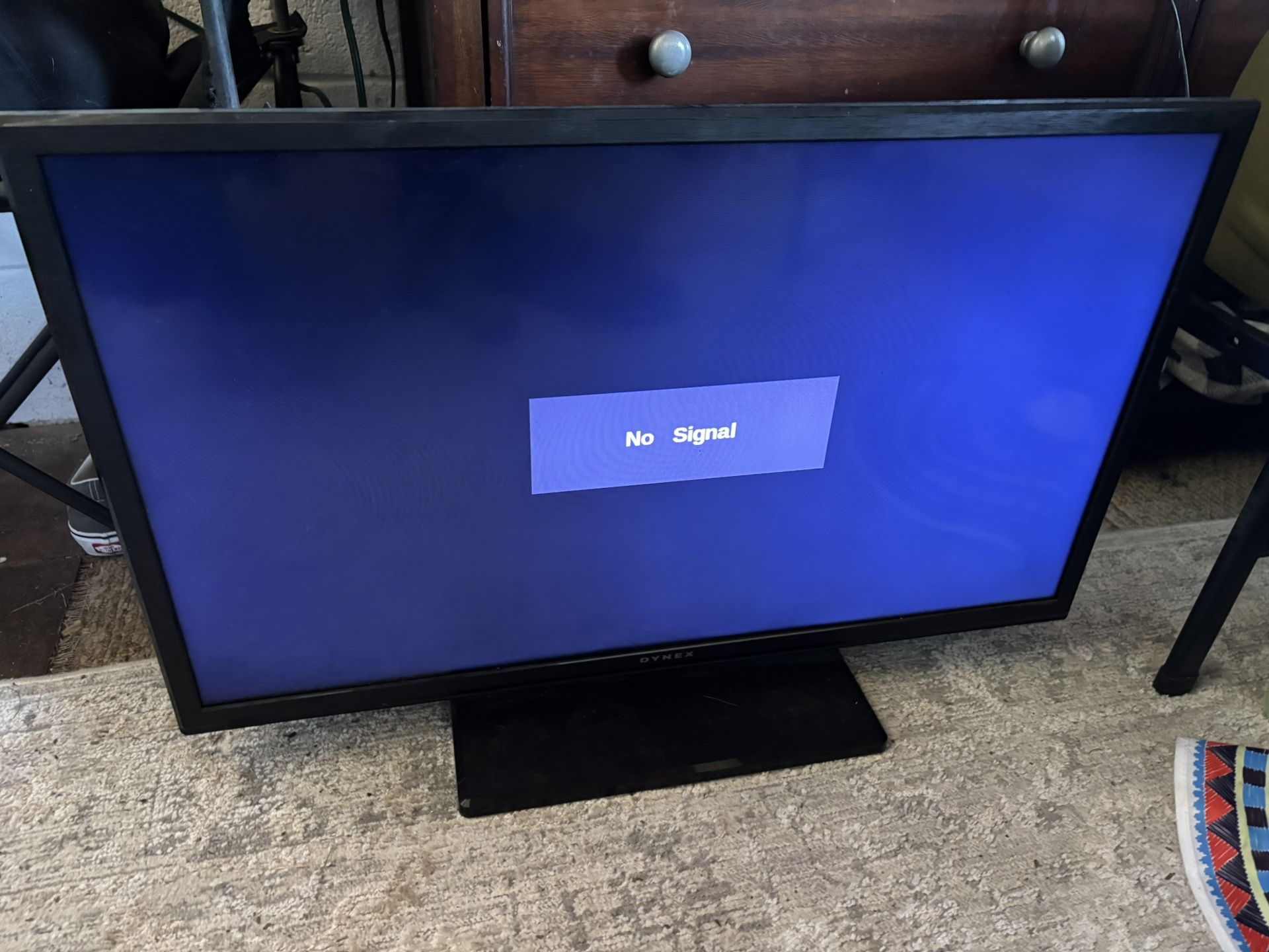 Dynex Flatscreen Tv (30 Inches Or Something Idk) 