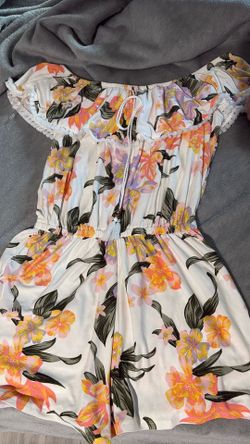 Women’s Floral Off-Shoulder Romper size L