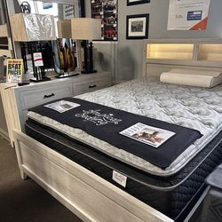 Stunning bedroom set! $1199 🤍✅📦